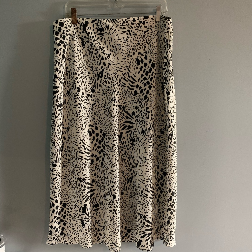 Fashion Nova Silky Sexy animal print skirt